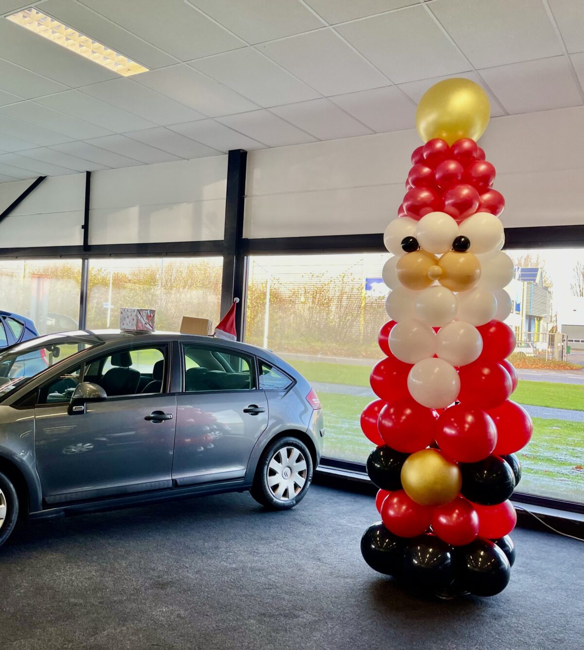Ballonpilaar Kerstman XXL showroom
