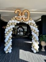 Ballonnenboog met 2 cijfers op de boog.